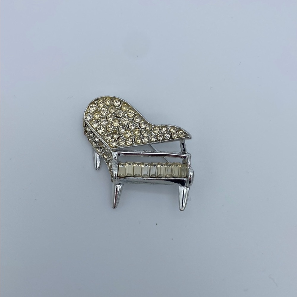 Elegant Vintage PELL Crystal Piano Brooch